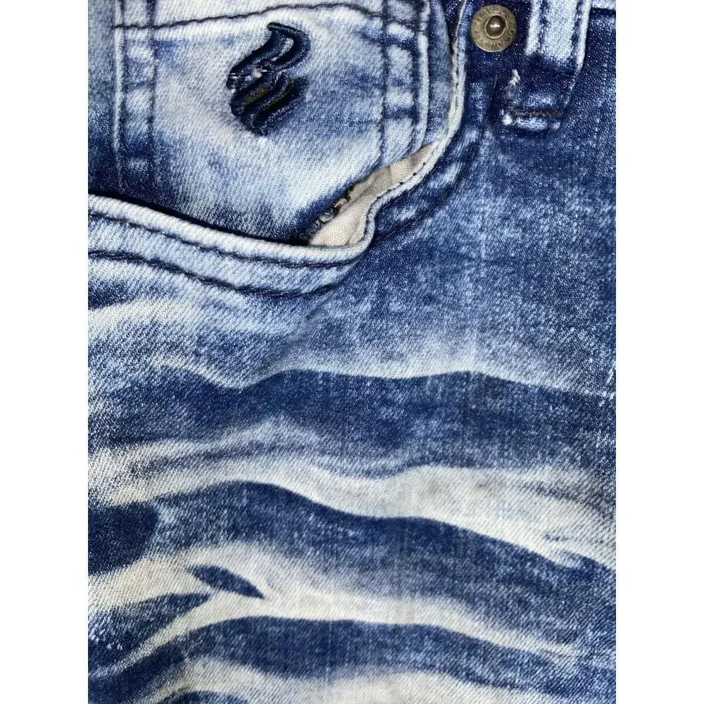 Rocawear jean shorts Size 14 Streetwear Whiskering Distressed Embroidered Jorts - Picture 2 of 8